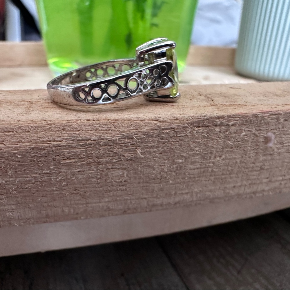 Lady's Lia Sophia "Appletini Peridot" Emerald Cut Peridot, Ring Size 6.5 - Picture 5 of 8